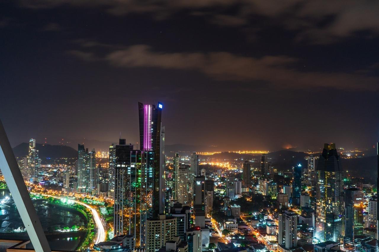 Megapolis Hotel Panama Eksteriør bilde Panama City skyline at night