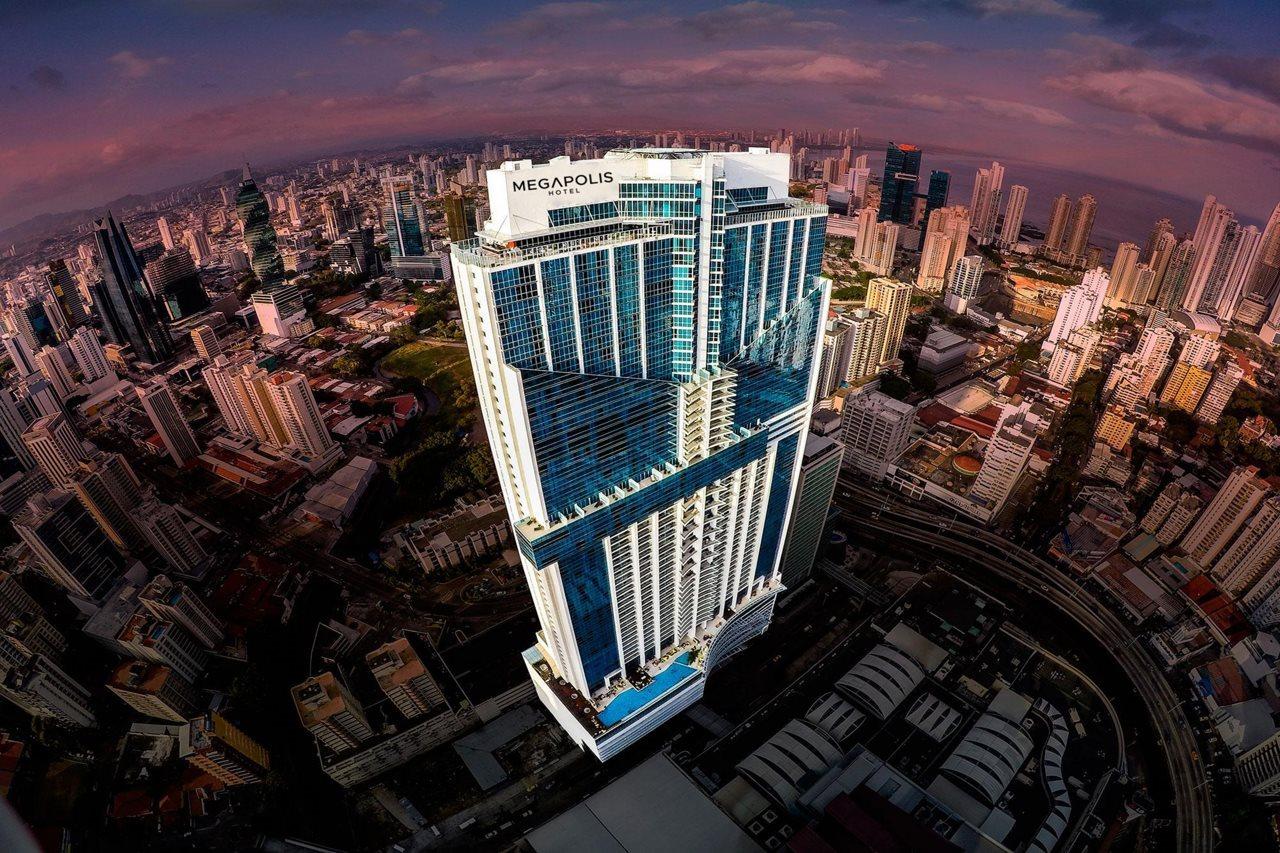 Megapolis Hotel Panama Eksteriør bilde The building at night