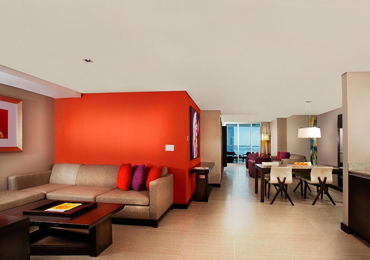 Megapolis Hotel Panama Eksteriør bilde A suite at the Renaissance Hotel in San Francisco